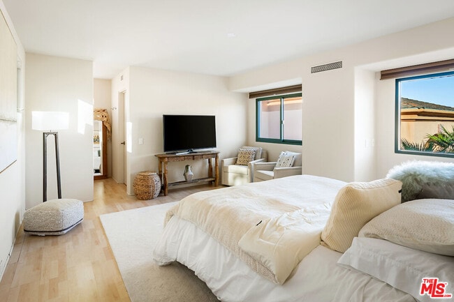 Building Photo - 136 Netas Dr