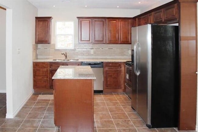 Building Photo - 404 SW 71st St