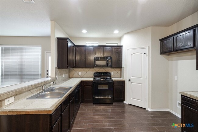 Building Photo - 290 Rosalie Dr