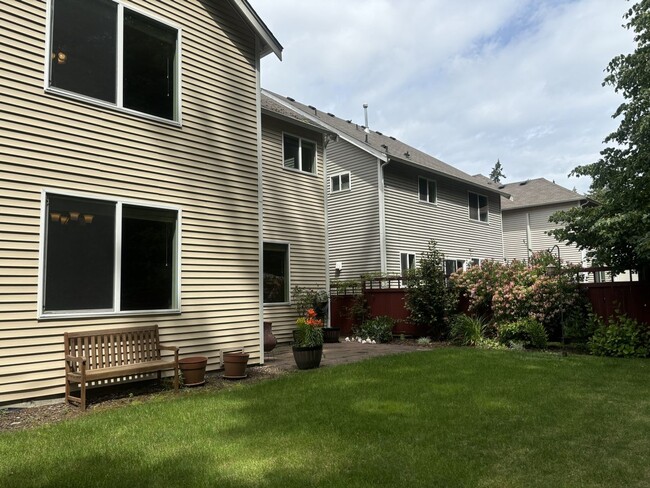 Building Photo - Spacious 3 Bed Lacey Home with Loft & Gree...