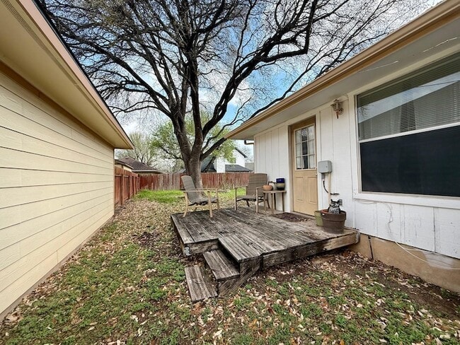 Building Photo - 16704 Whitebrush Loop