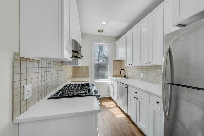 Primary Photo - 22 Grace St