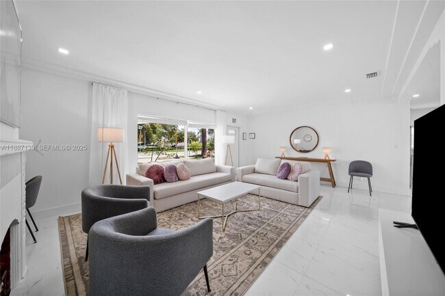 Building Photo - 1625 Hollywood Blvd