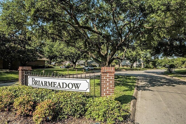 Building Photo - 7539 Highmeadow Dr