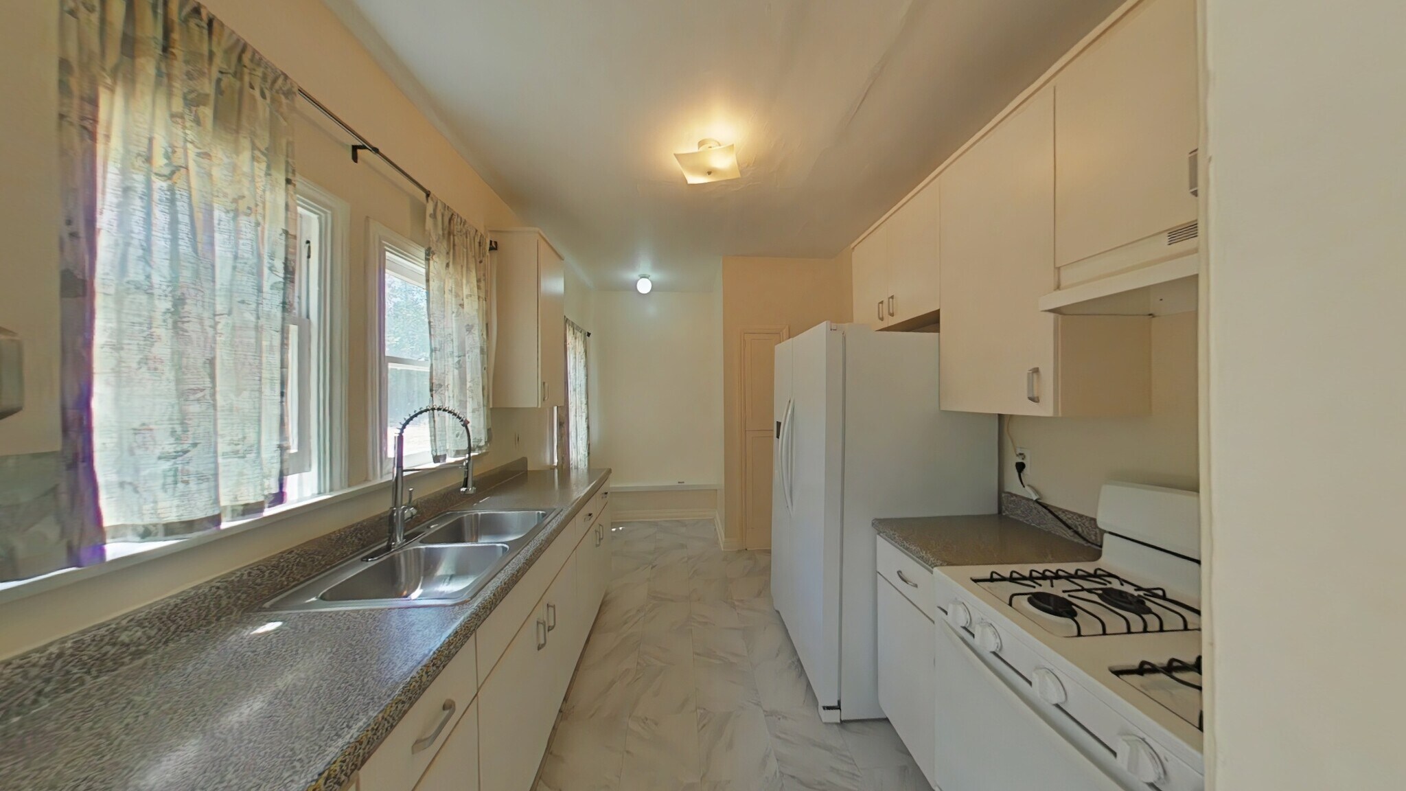 Kitchen - 207 W Windsor Rd