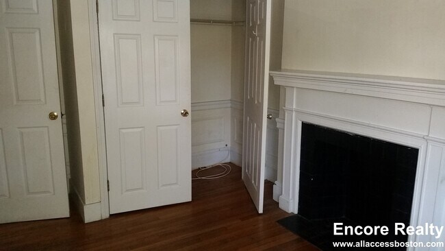 Building Photo - 60 Egmont St