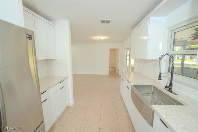 Building Photo - 2701 6th St W