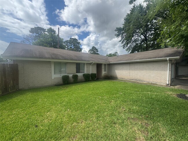 Building Photo - 23139 Lestergate Dr