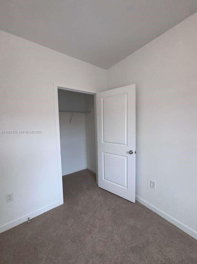 Building Photo - 1549 NE 3rd Ave