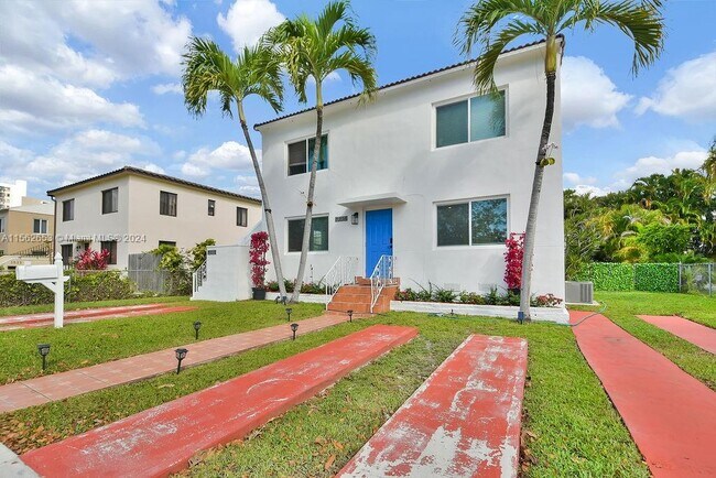Building Photo - 3521 SW 16th St