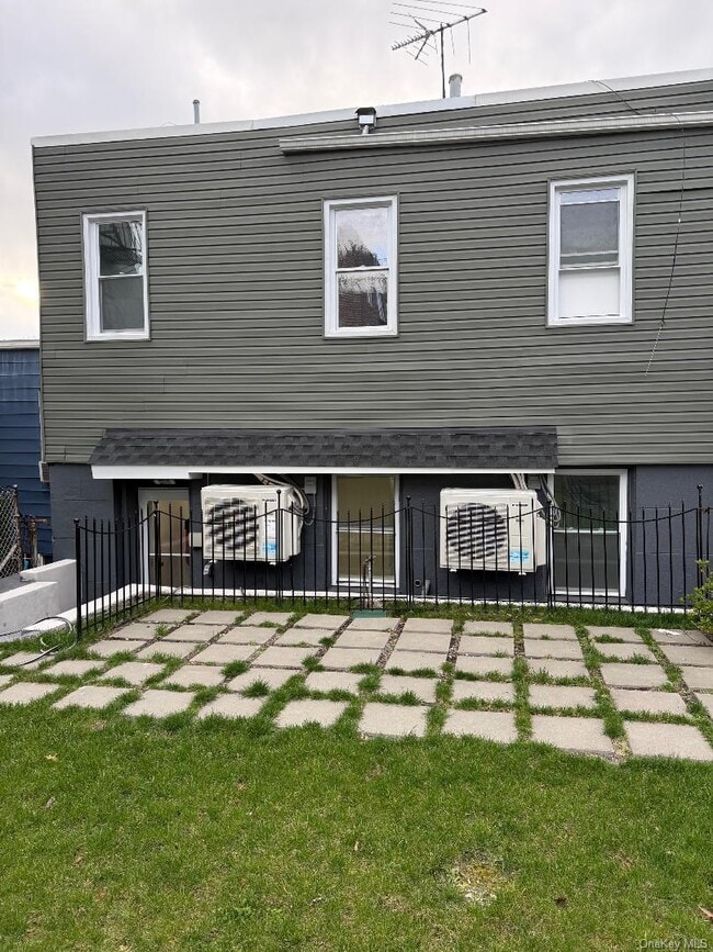 Building Photo - 39-39 Crescent St