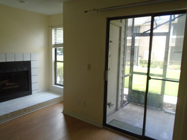 Building Photo - Nice Condo