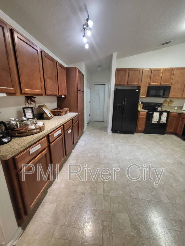 Building Photo - 2132 Sotterley Ln