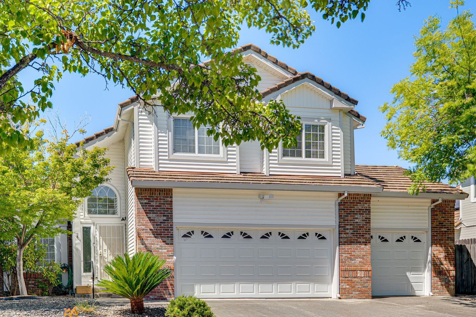 Building Photo - 2033 Silvercrest Dr