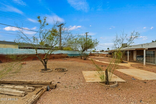 Building Photo - 13 E Desert Dr