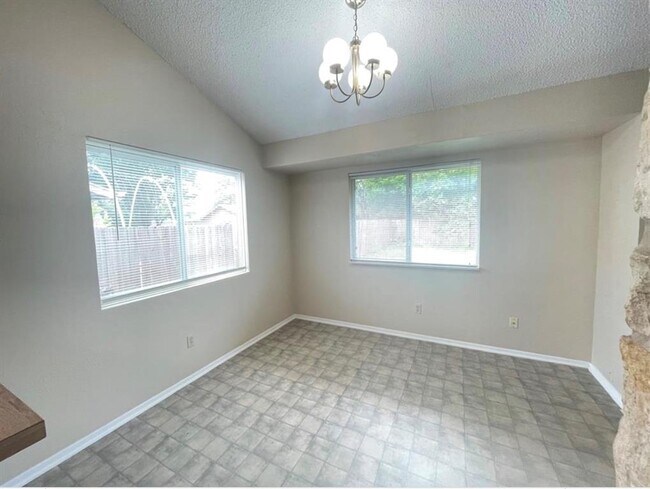 Building Photo - 509 Riverwood Dr