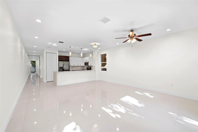 Building Photo - 1432 SW 4th Ave