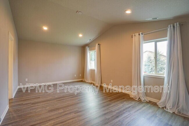 Building Photo - 7510 NE 124th Ave