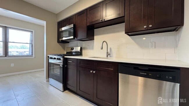 Building Photo - 1511 Raspberry Ct