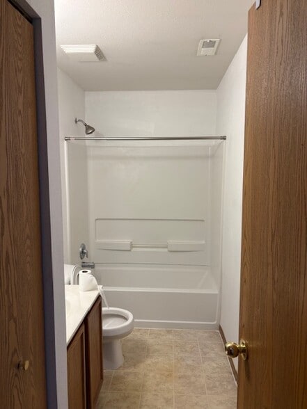 Building Photo - 209 River Laurel Dr