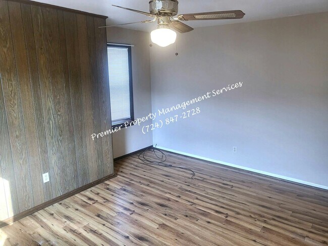 Building Photo - 919 6th Ave