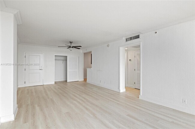Building Photo - 401 69th St