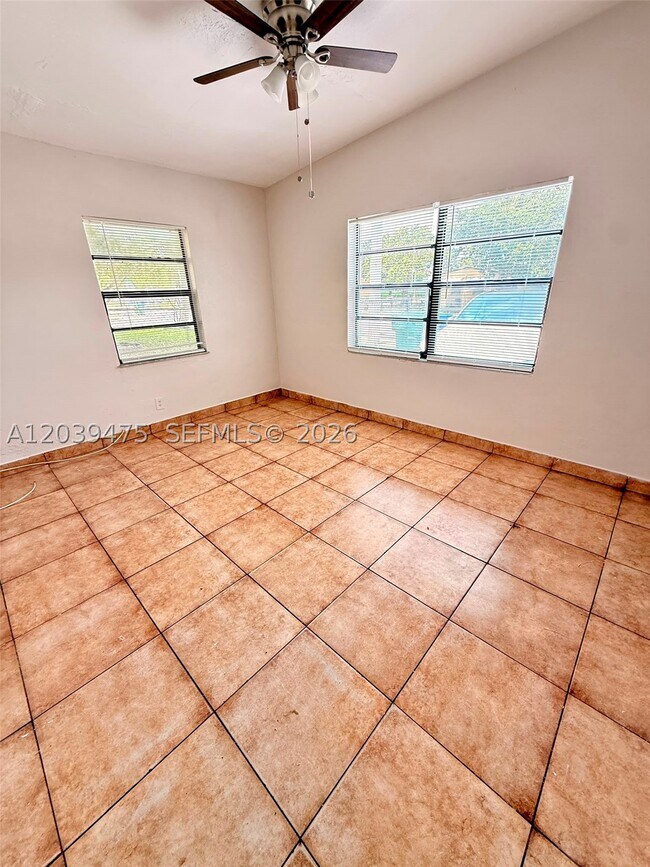 Building Photo - 204 NW 28th Ave