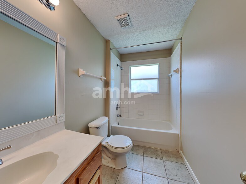 Building Photo - 357 Maplewood Dr