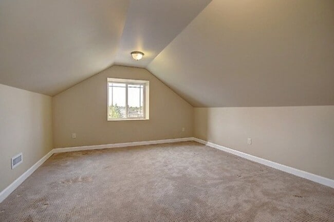 Building Photo - 212 E Pine Needle Ave