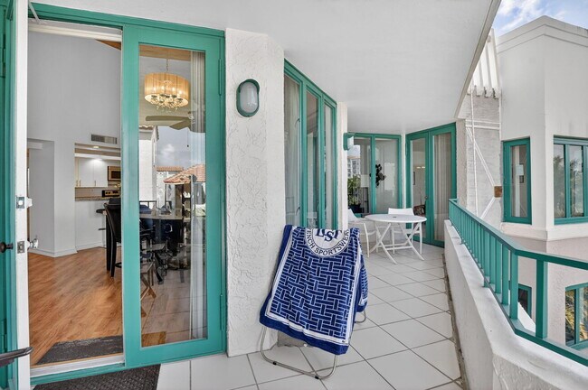 Building Photo - 120 SE 5th Ave