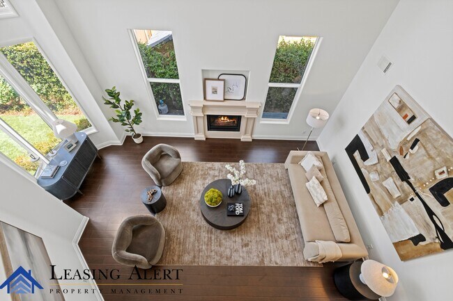 Building Photo - 5011 Hayvenhurst Ave