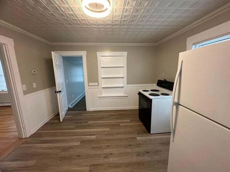 Building Photo - 17 Central St