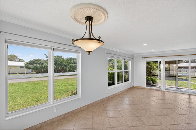 Building Photo - 2757 NE 29th Ave