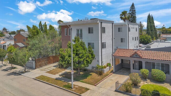 Building Photo - 1846 S Curson Ave
