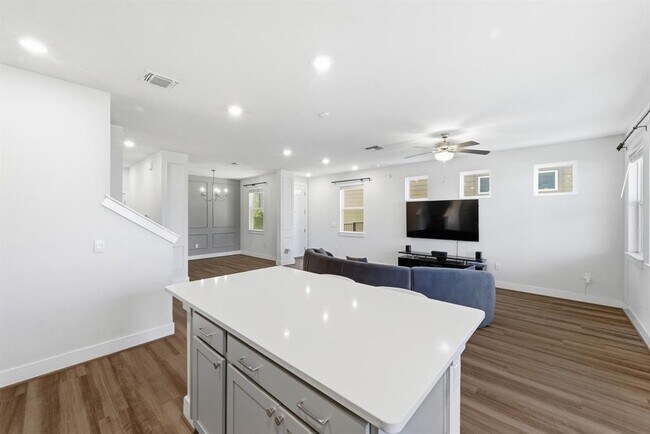 Building Photo - 7416 Travertine Spring Dr