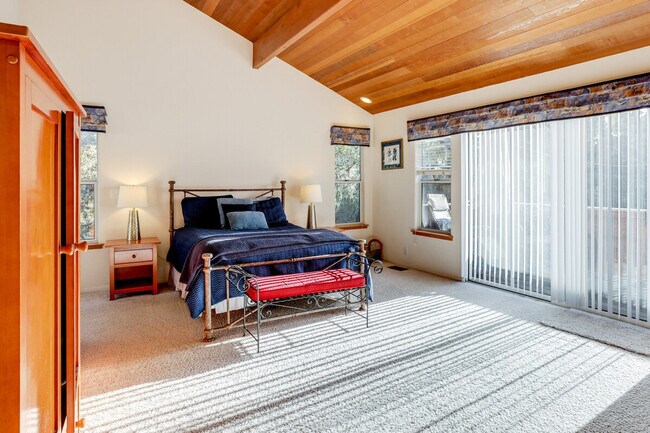 Building Photo - 2760 Trenton Ave