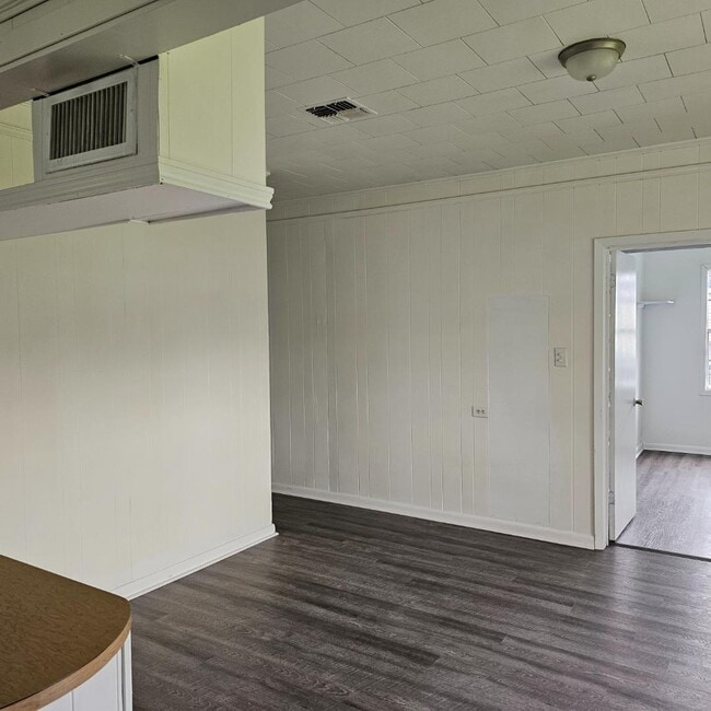 Building Photo - 611 Willow St