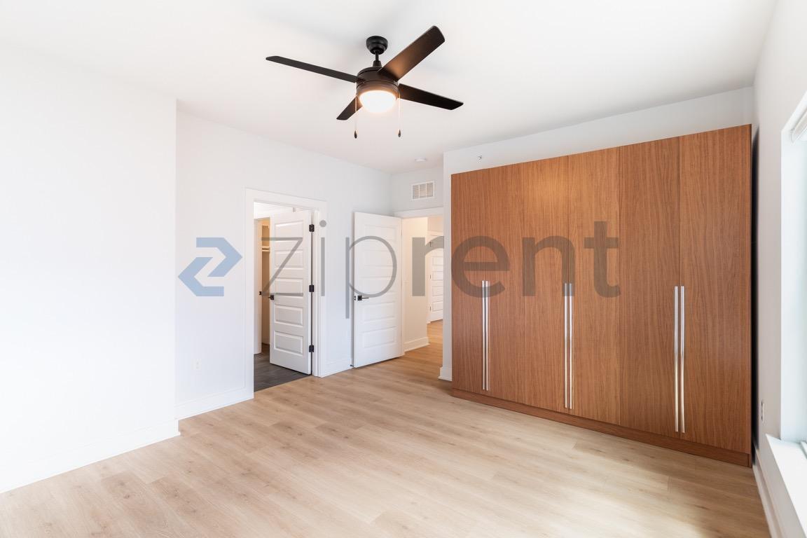 Building Photo - Unit 523