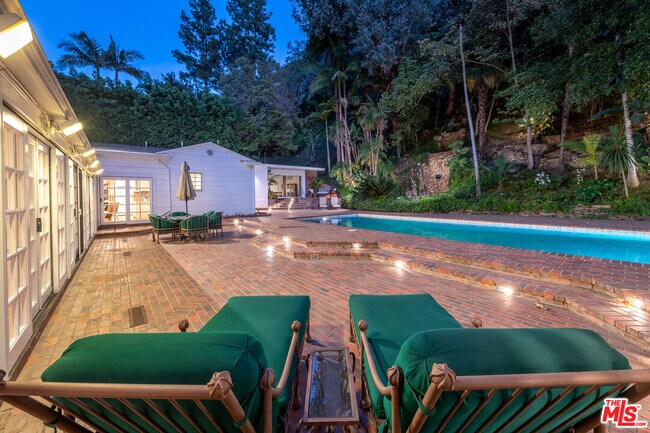 Building Photo - 1148 Coldwater Canyon Dr