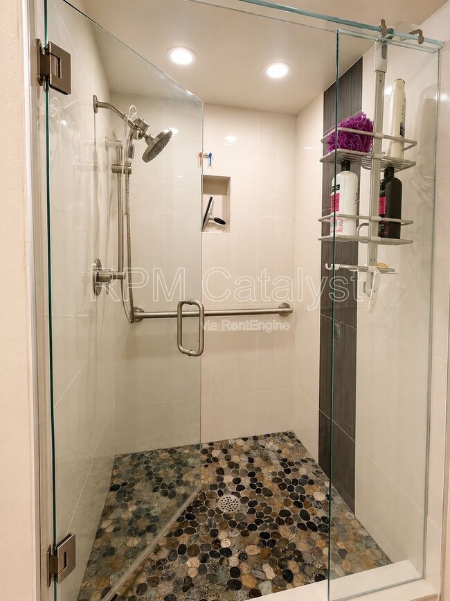 Building Photo - 4780 Brittany Dr S
