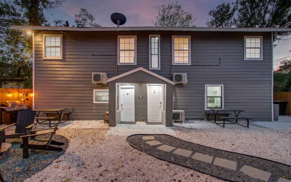 Building Photo - 6403 Avenue C