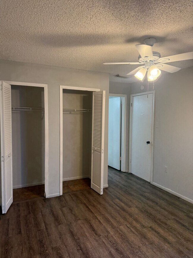 Building Photo - 3827 Bay Club Cir