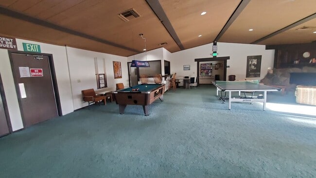 Building Photo - 1 BDRM Kings Run Condo w/ HOA Amenities, V...