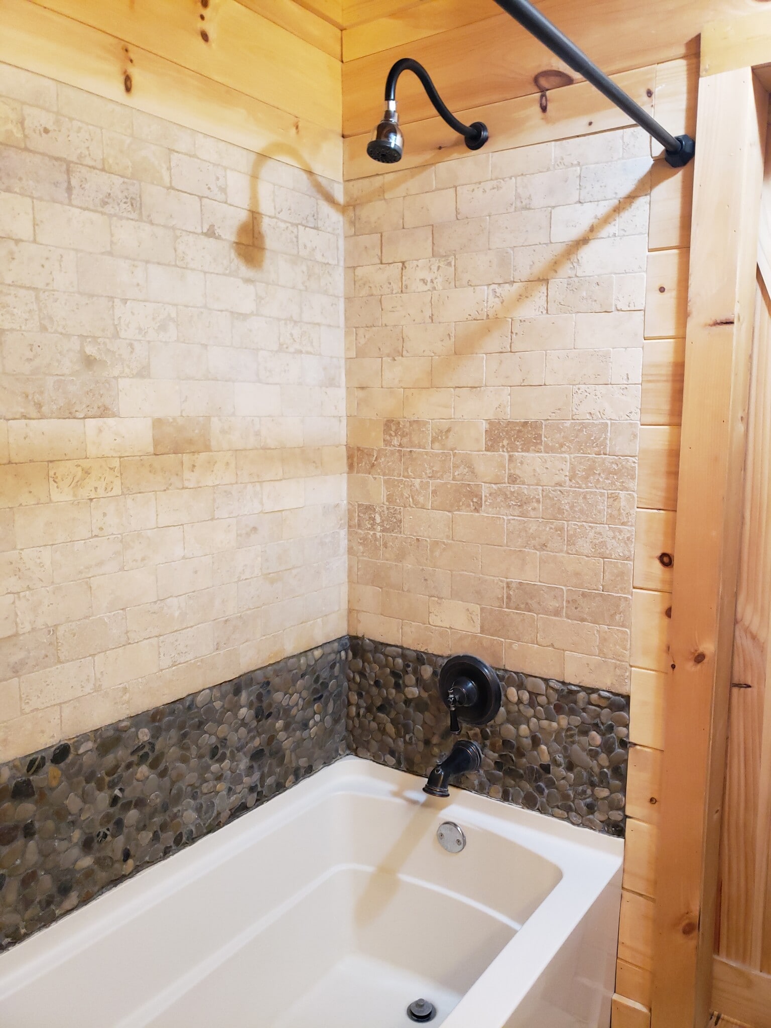 Main level bath - 1011 Lake Shore Dr