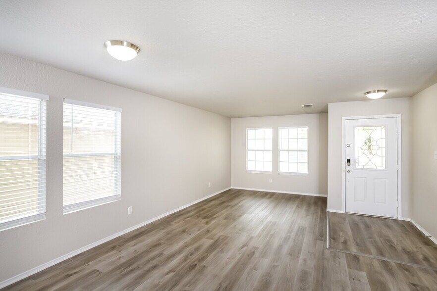 Building Photo - 811 Rodeo Ranch