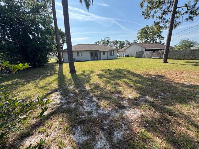Building Photo - 1732 Laredo Dr