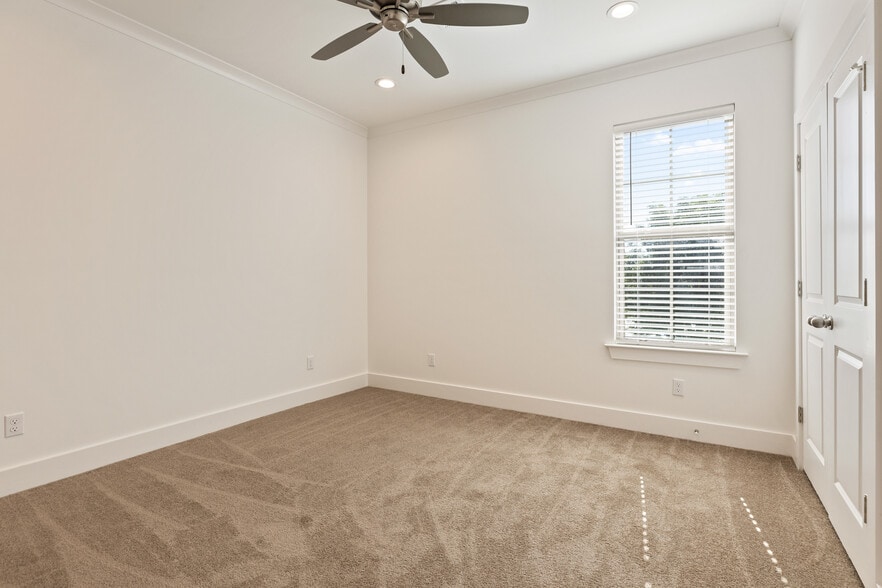 Building Photo - 411 Curtis St