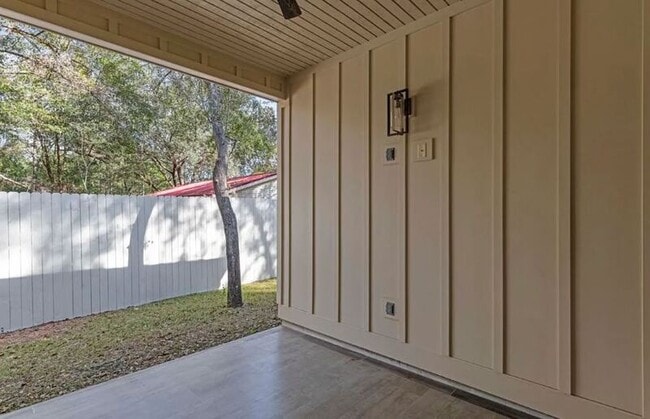 Building Photo - 16 Justin Ct