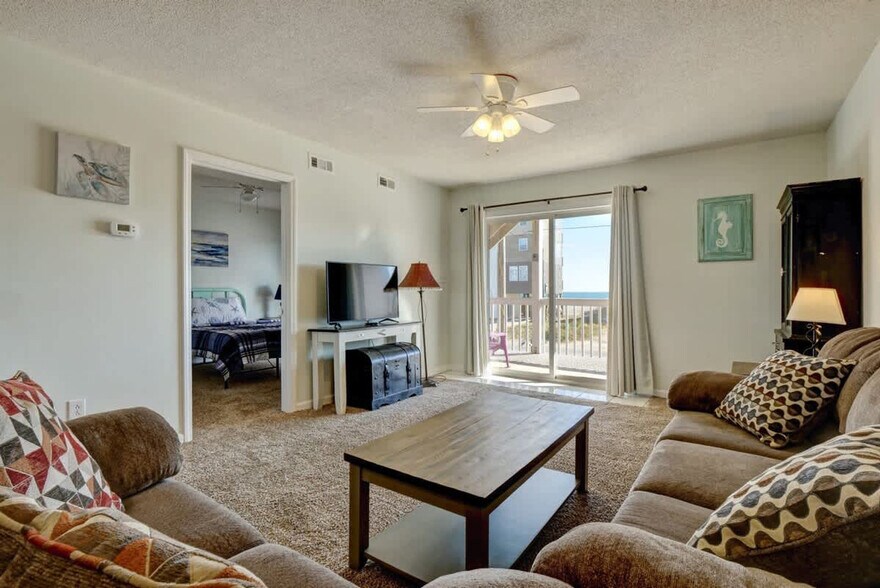 Building Photo - 237 Sea Shore Dr