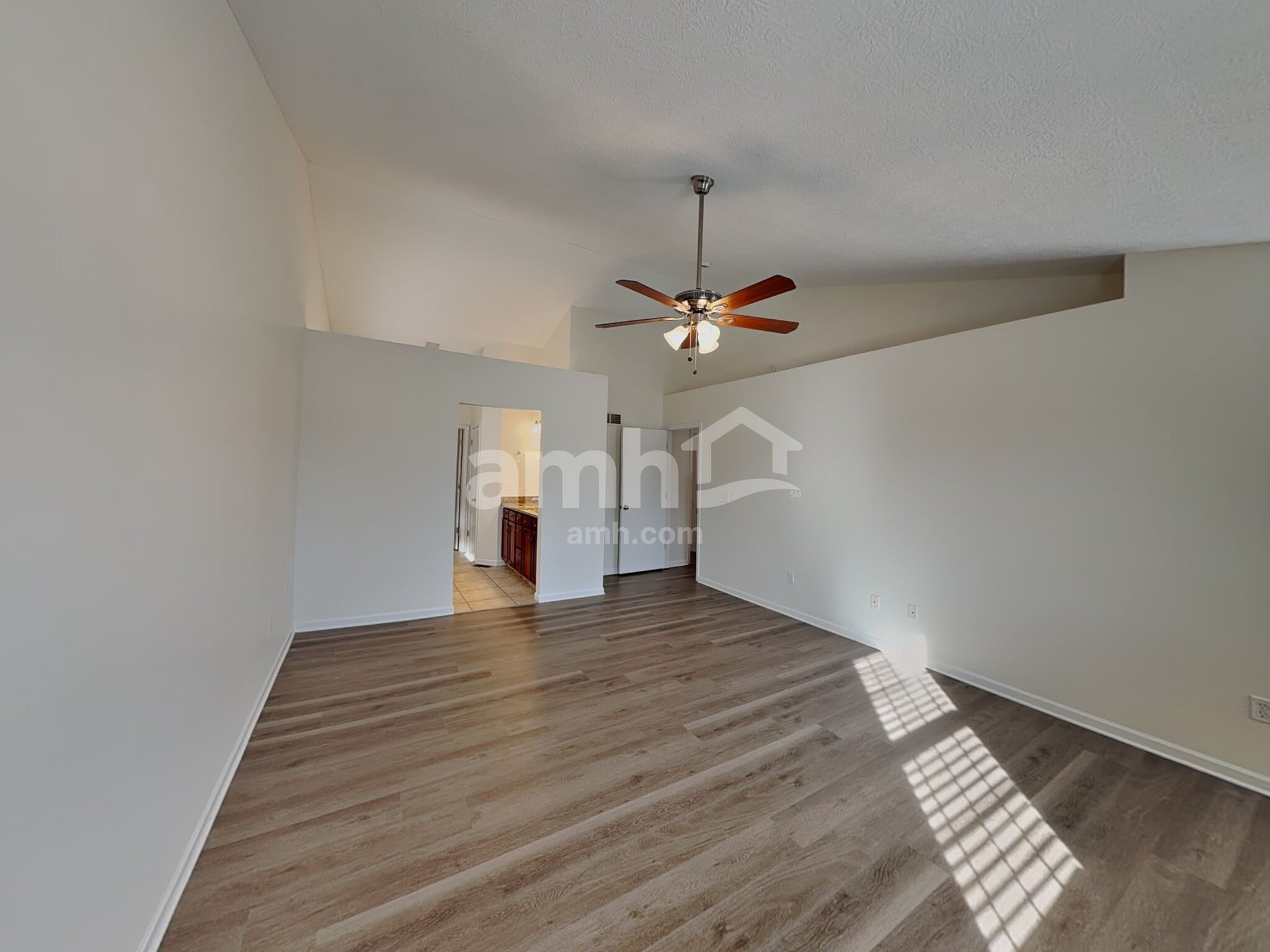 Building Photo - 1961 Creekview Dr